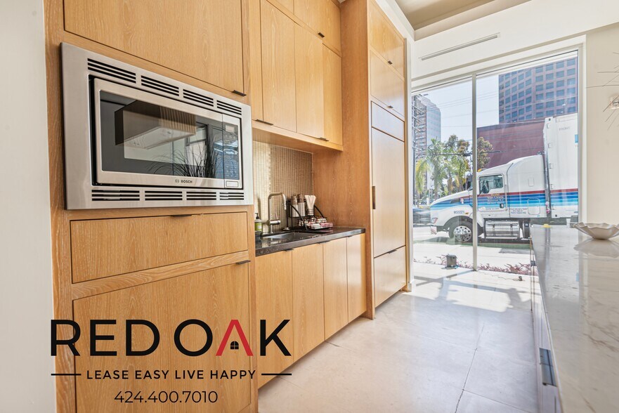 Building Photo - 1168 S Barrington Ave