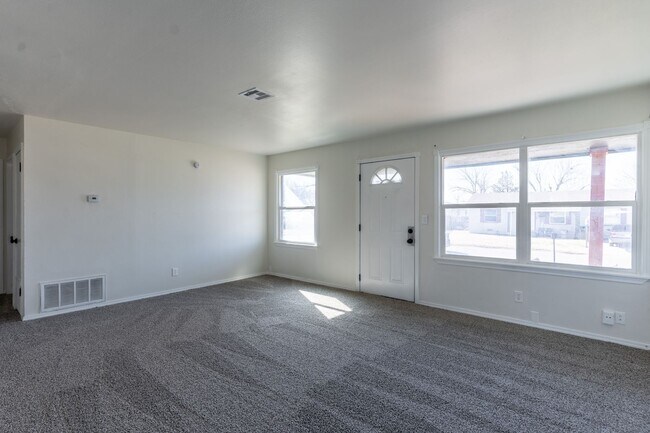 Building Photo - 4309 SE 40th St