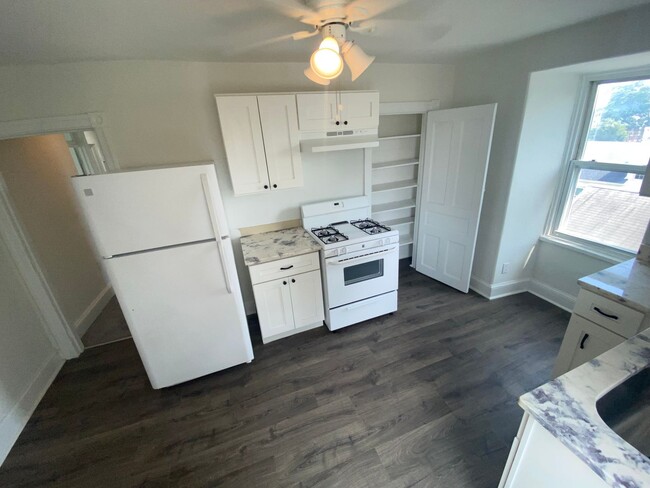 Building Photo - 127 Saude Ave