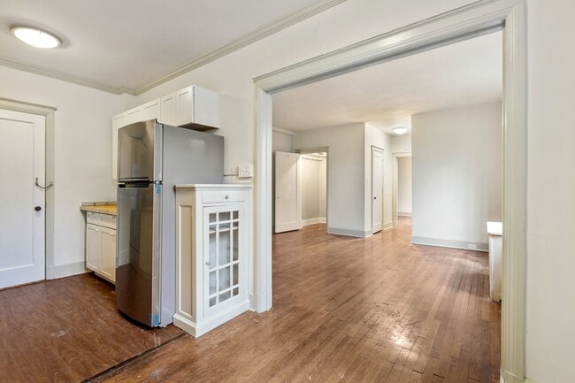 Building Photo - Charming Trolley Square Unit- Showing Frid...