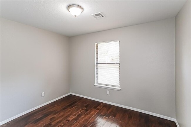 Building Photo - 3004 SW 124th St