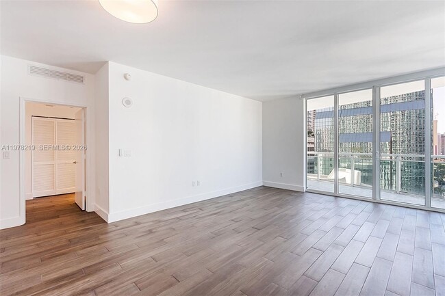 Building Photo - 951 Brickell Ave