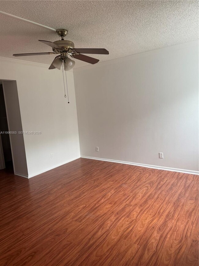 Building Photo - 9410 Live Oak Pl