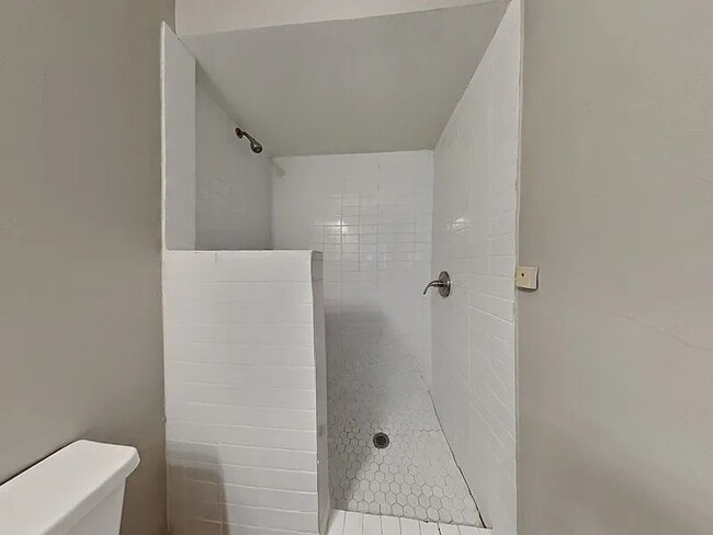 Building Photo - 726 Silverstone Dr