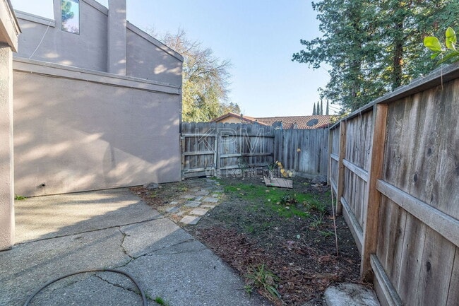 Building Photo - 5528 Sandpiper Ct