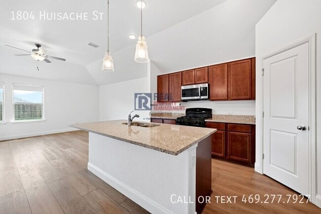 Building Photo - 1804 Huisache St