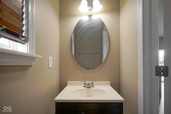 Building Photo - 5764 Bluff View Ln