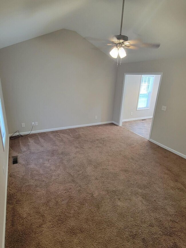 Building Photo - Beautiful three bedroom two bathroom house...