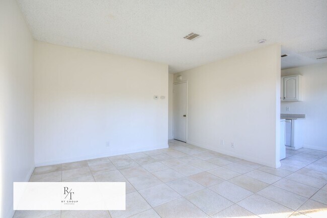 Building Photo - Walnut Valley Unified School District