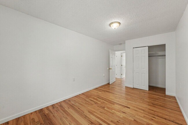 Building Photo - 598 S Eaton St