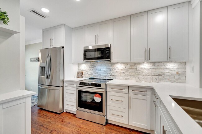 Building Photo - 5770 Princess Palm Ct