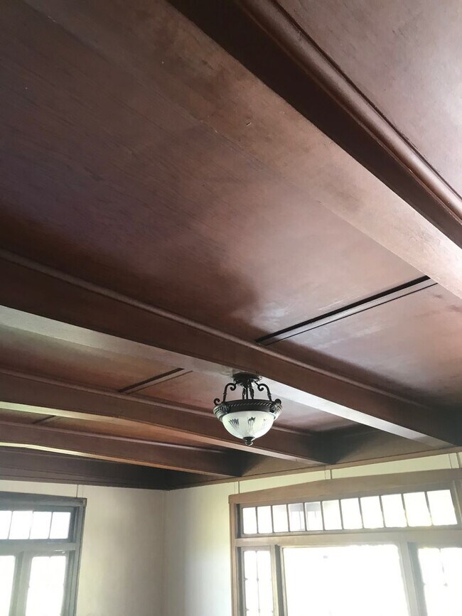 Building Photo - Country Living