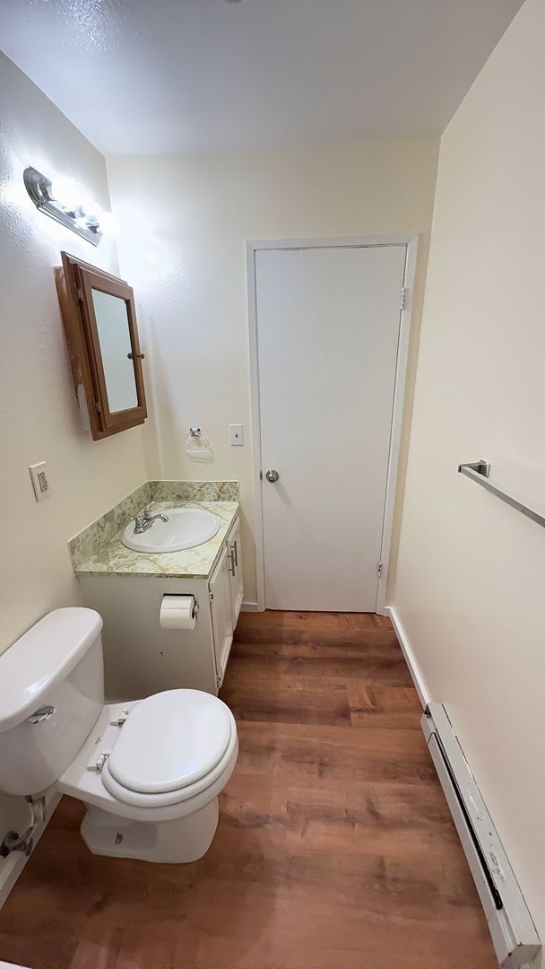 Building Photo - 402 Arland Ave W