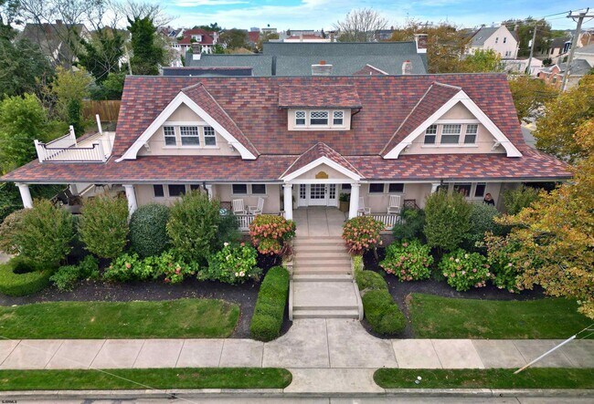 Building Photo - 2 S Dudley Ave