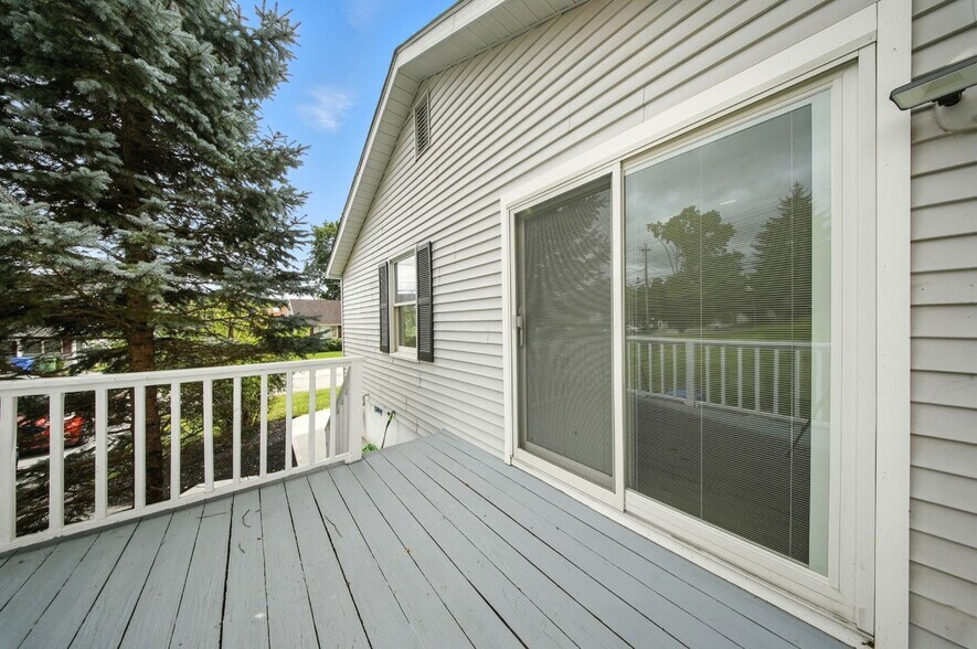 Building Photo - 155 Montgomery St