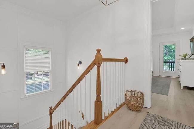 Building Photo - 133 Hilltop Dr SW