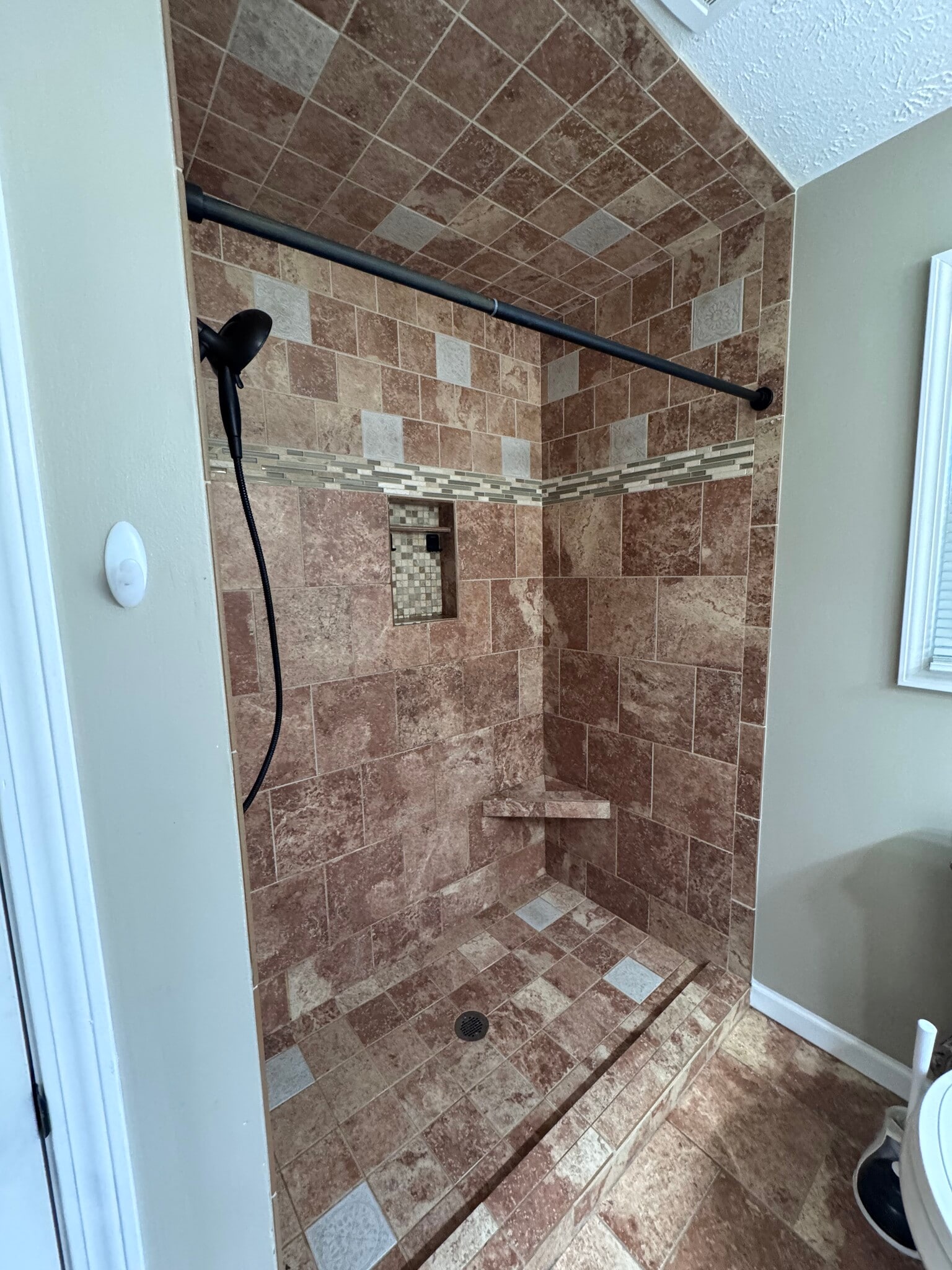 Building Photo - 4426 S Creek Dr