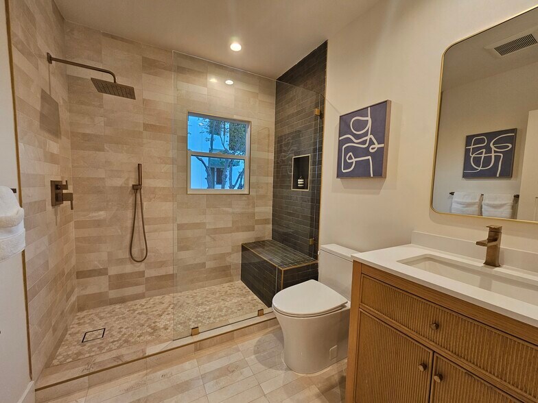 Building Photo - 957 Manzanita St