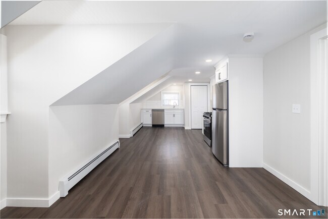 Building Photo - 28 Aircraft Rd