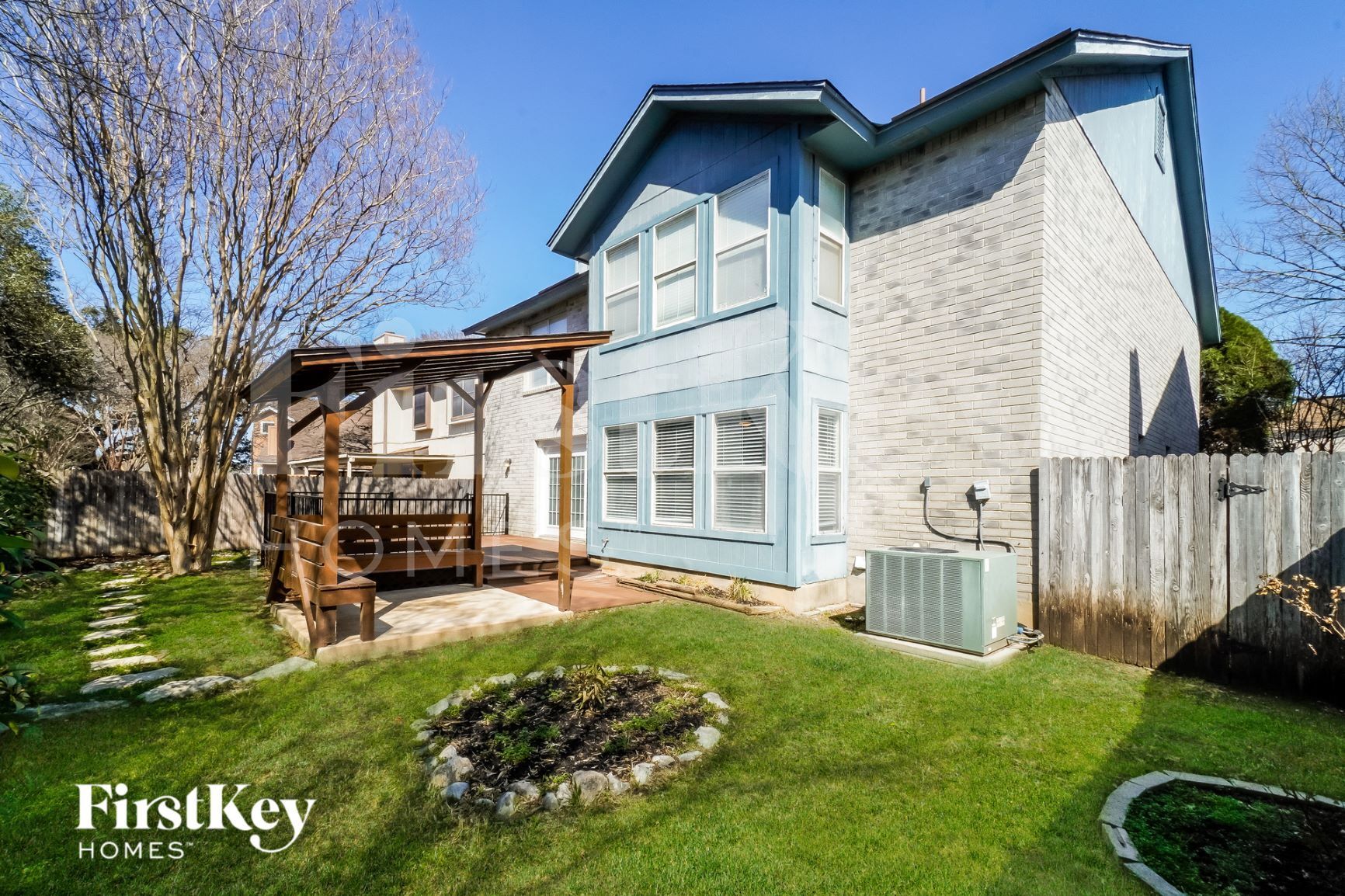 Building Photo - 14219 N Hills Village Dr