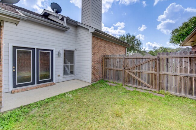 Building Photo - 308 N Ranch House Rd