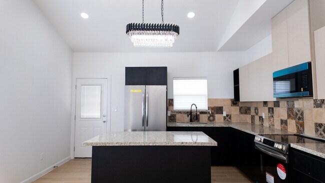 Building Photo - 612 Moar Dr