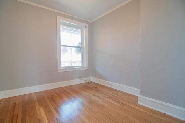 Building Photo - 1 bedroom in CHICAGO IL 60645