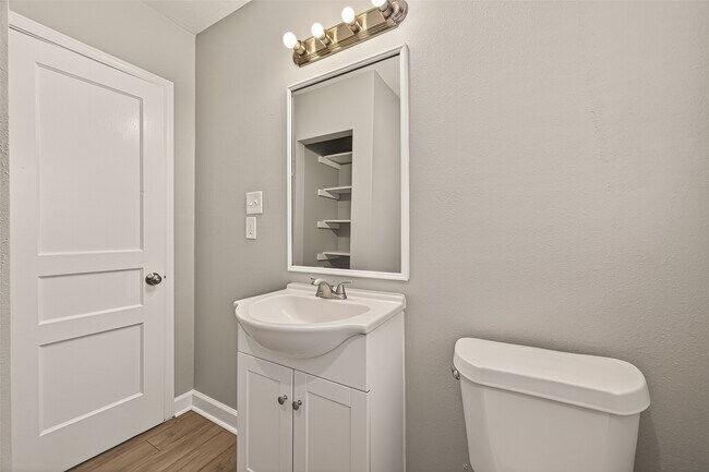 Building Photo - 6615 Kernel St