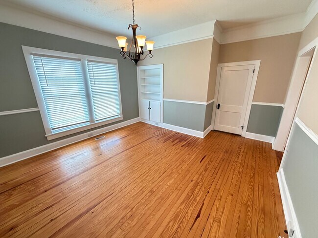 Building Photo - Charming & Spacious 3-Bedroom Home with a Large Fenced Yard!