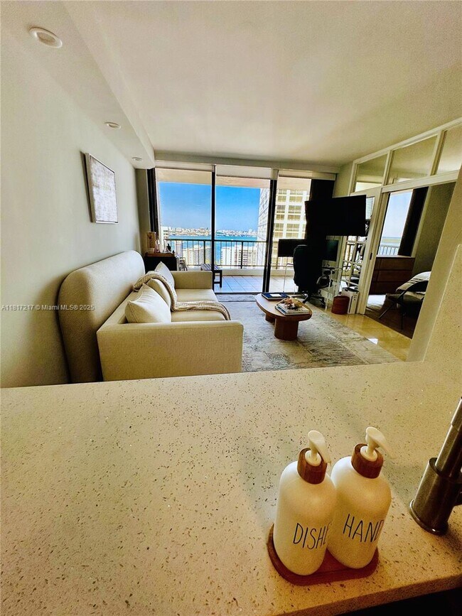 Building Photo - 1581 Brickell Ave