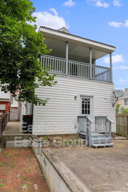 Building Photo - 721 2nd St