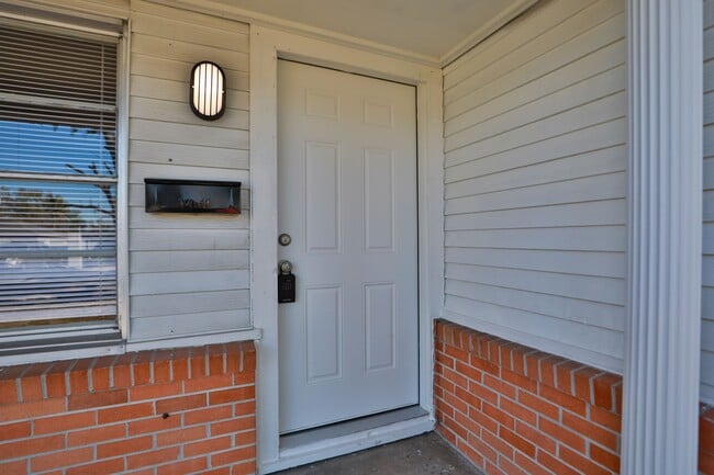 Building Photo - 11914 Meadowpass St