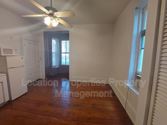 Building Photo - 728 Rhode Island St