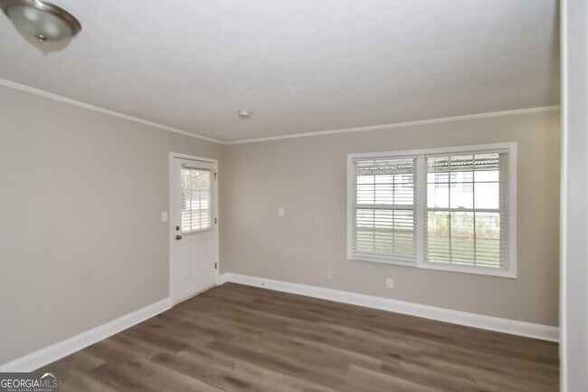 Building Photo - 8467 Fairview Dr