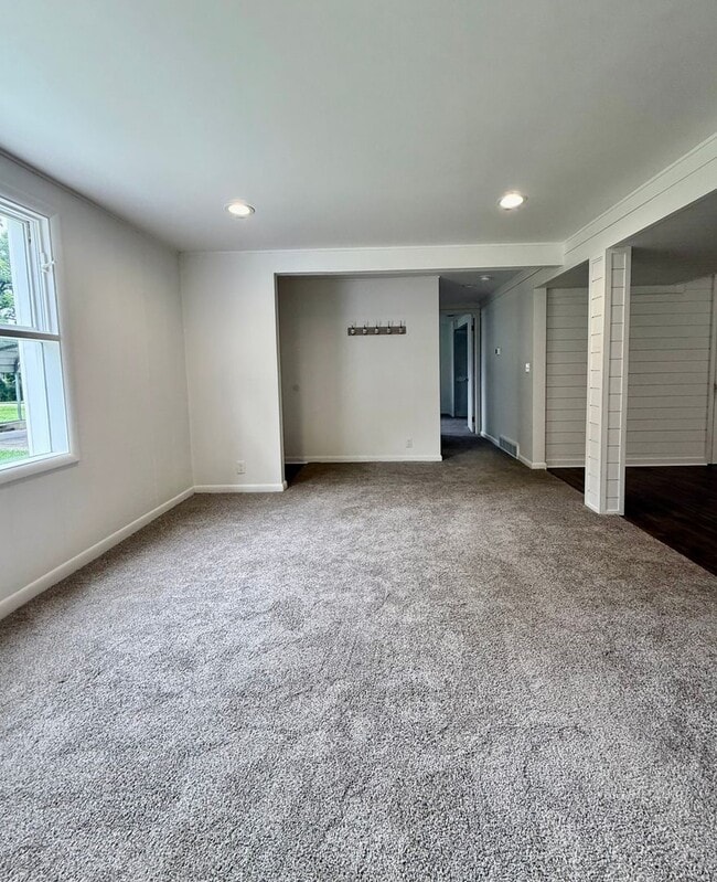 Building Photo - Four Bedroom Home in Kalamazoo