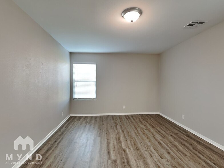 Building Photo - 2013 Orchid Ln