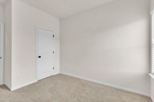 Building Photo - New Construction 3BR/2.5BA Townhome with Loft in Downtown Travelers Rest