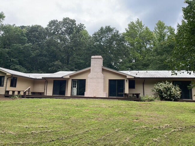Building Photo - 170 Longview Dr
