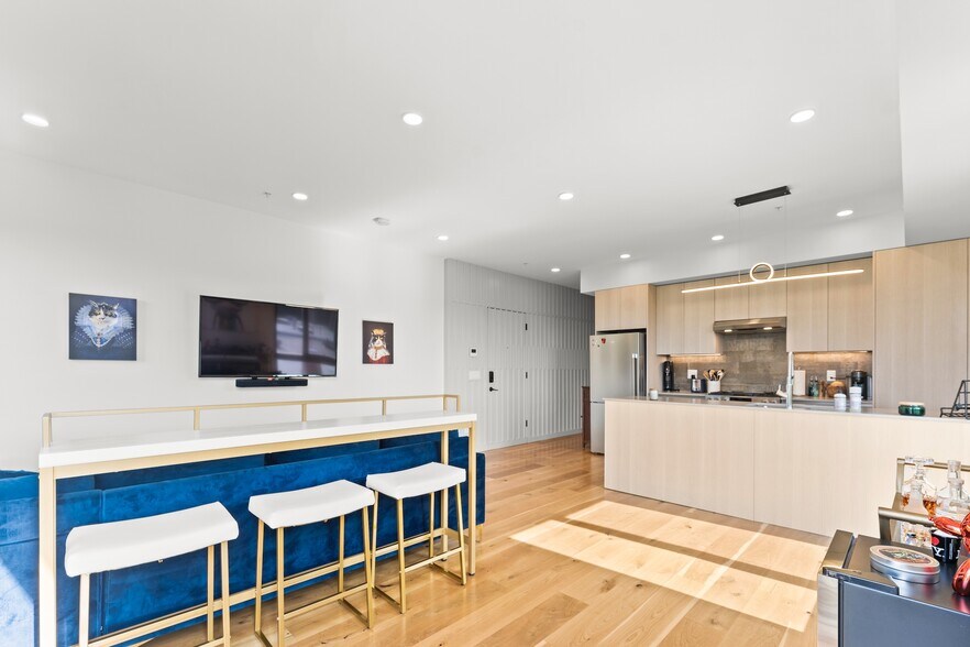 Building Photo - 191 Condor St