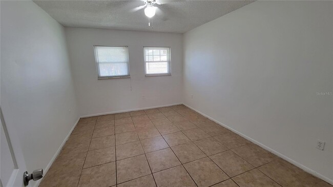 Building Photo - 826 Sky Lake Cir