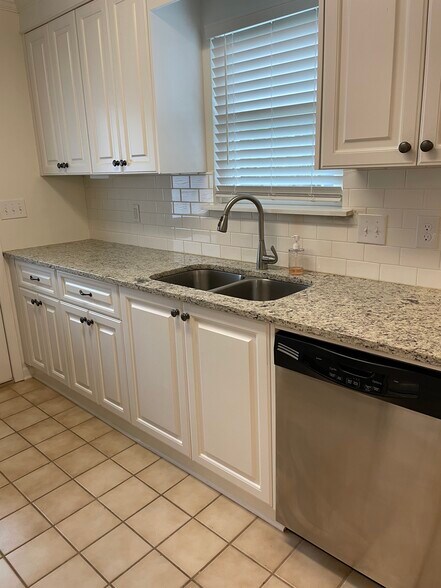 Building Photo - 575 Fairfield Way