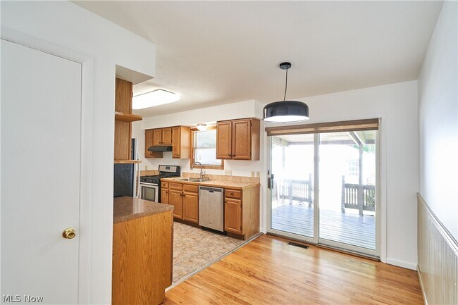 Building Photo - 1056 Endicott Dr