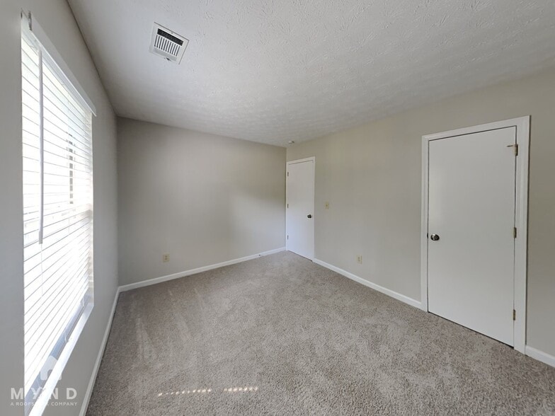 Building Photo - 5631 Regency Manor Ct