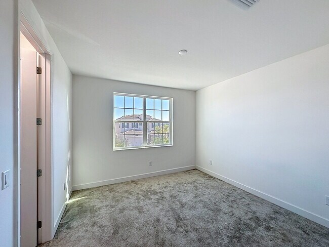 Building Photo - 32801 Tree of Life Ave