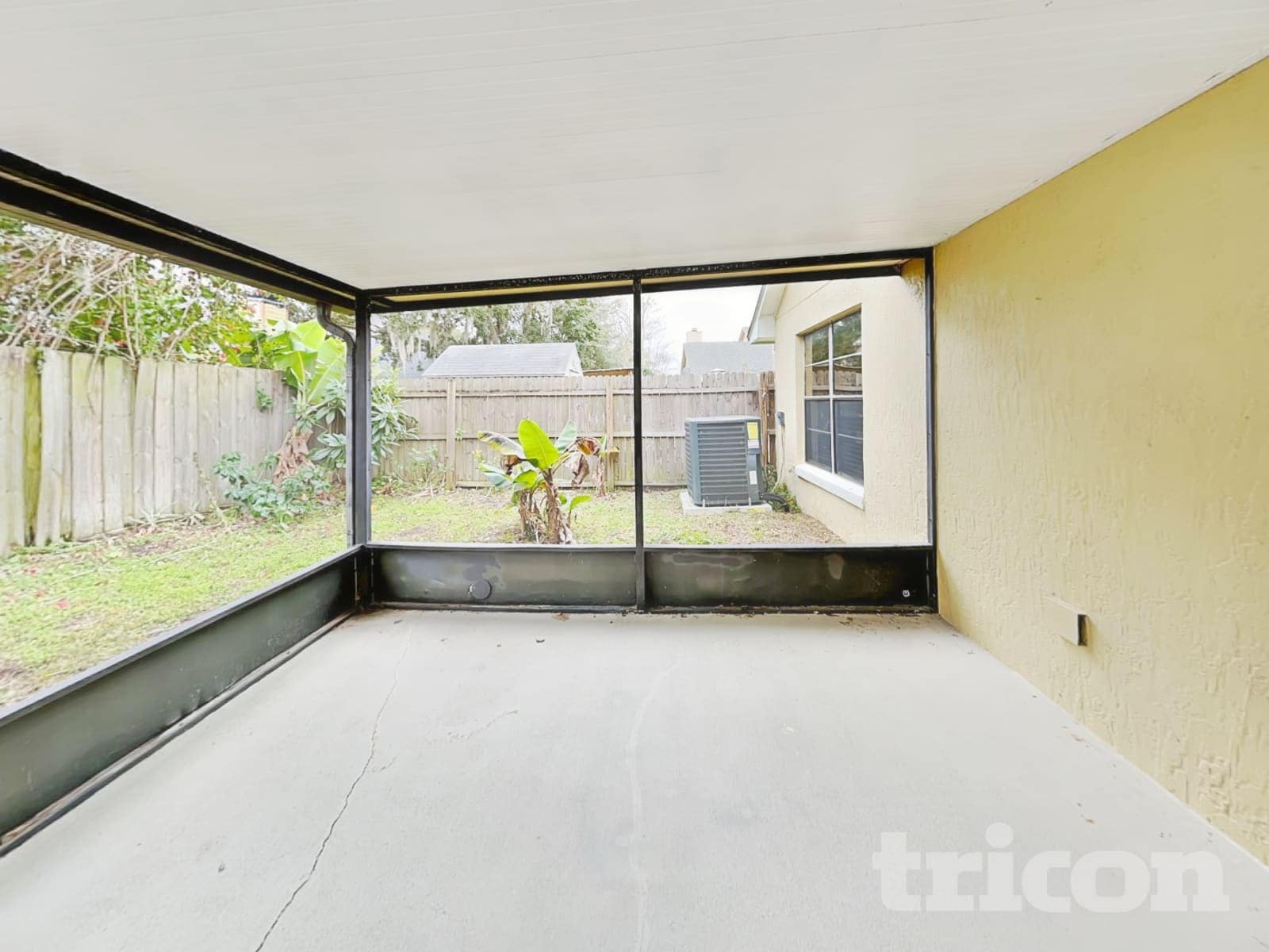 Building Photo - 419 E Springtree Way