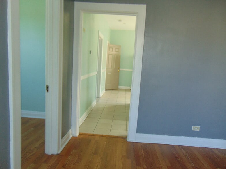 Building Photo - 8353 S Brandon Ave