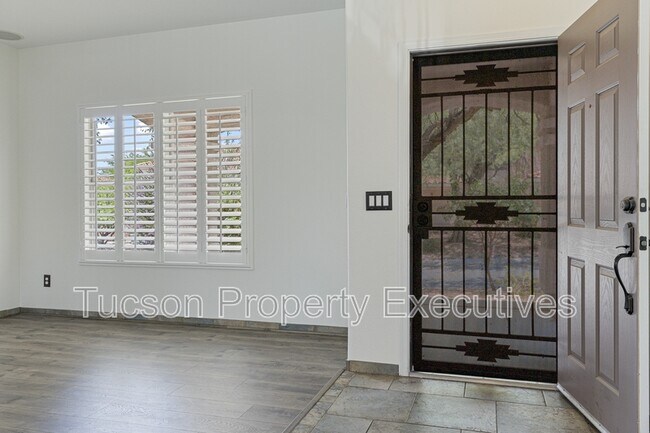 Building Photo - 10176 9 Iron Dr