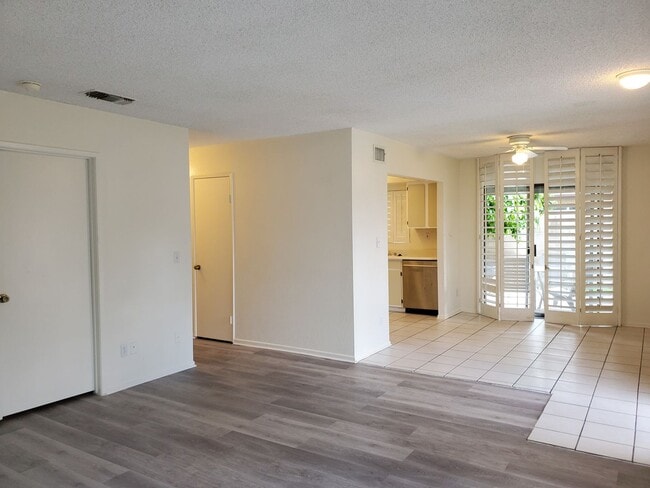 Building Photo - Open house Saturday October 18th at 11am S...