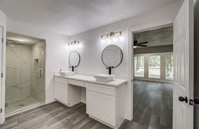 Building Photo - 619 River Plantation Dr