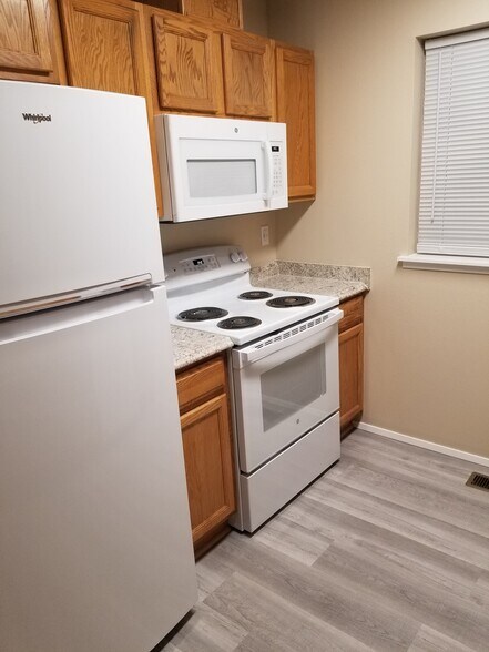 Building Photo - 1048 Ne Warner Pl